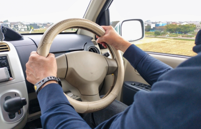 出張タイヤ交換へ向かう車内の写真